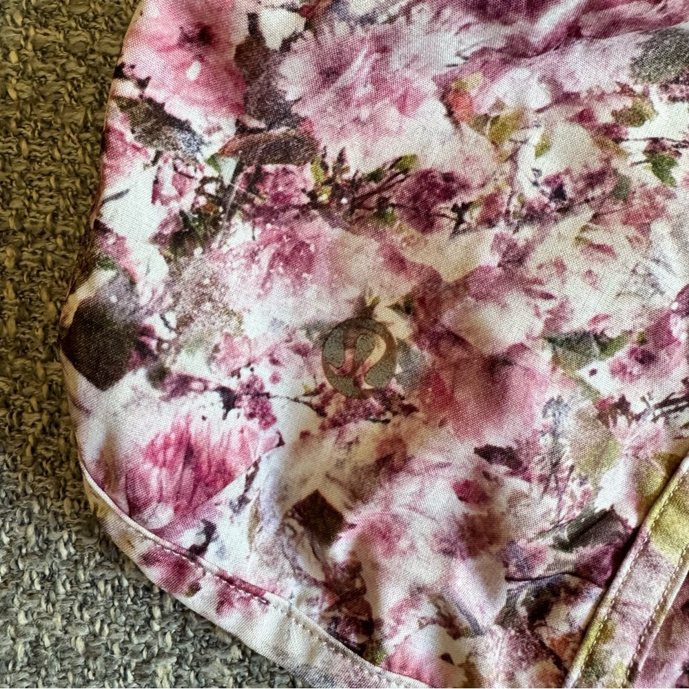 Lululemon Tracker Short V 4" Blossom Spritz Multi 6 - Picture 4 of 8